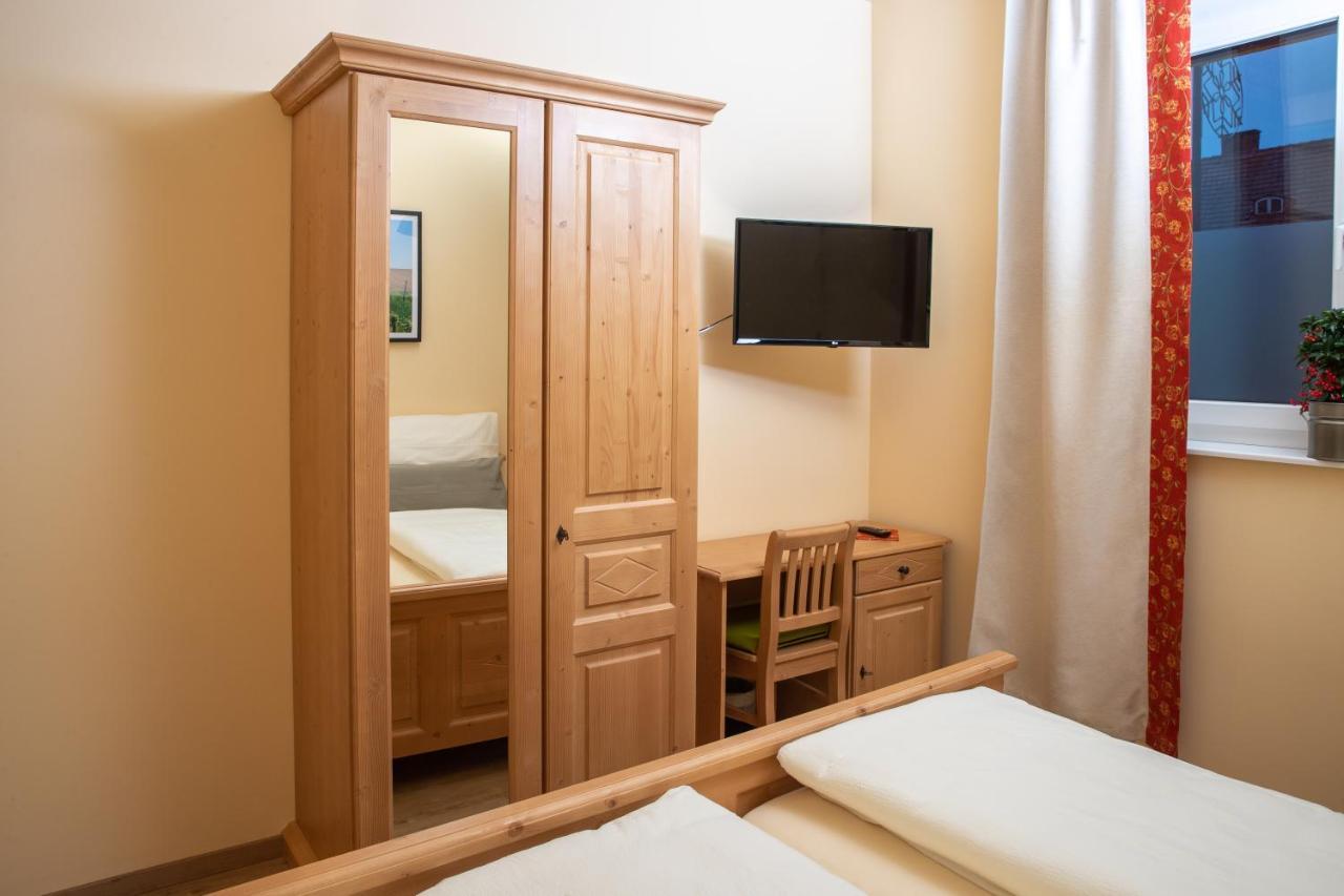 Landhaus Storch - Pension แกนเซิร์นดอร์ฟ ภายนอก รูปภาพ