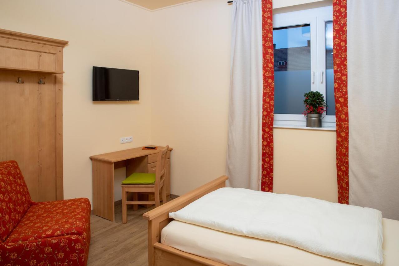 Landhaus Storch - Pension แกนเซิร์นดอร์ฟ ภายนอก รูปภาพ